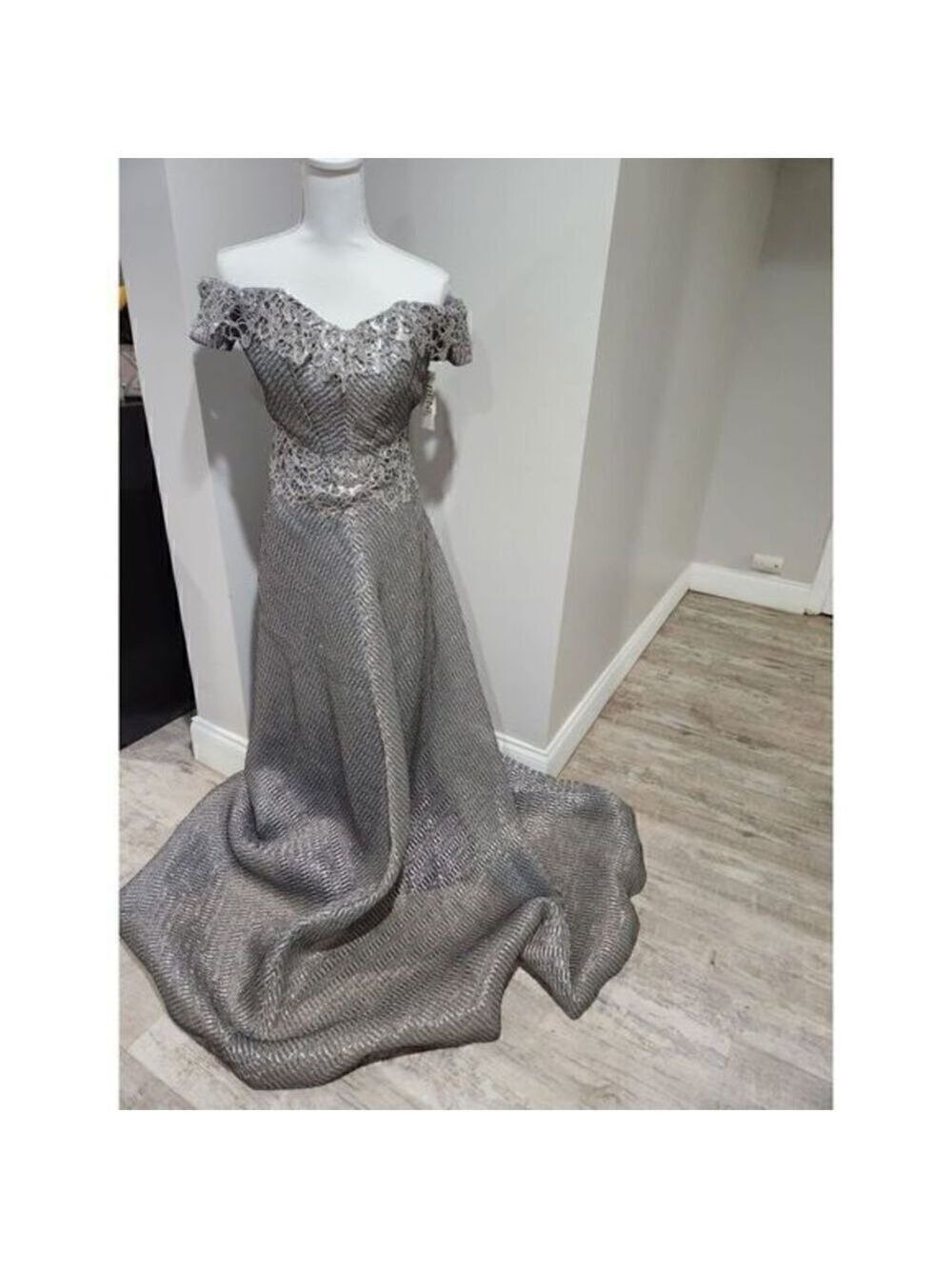 RENE RUIZ Collection Corseted Tulle A-line gown with Cascading Skirt size 2 NWT - Picture 5 of 8